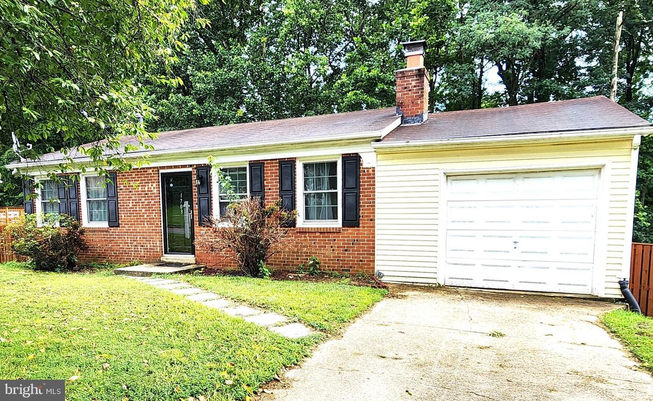 Attached, Exterior, Facade, Brick Facade, Ranch