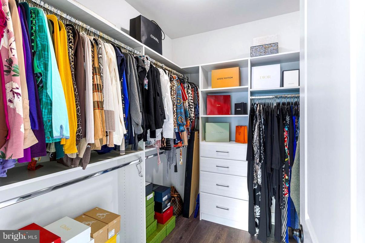 Interior, Walk-in Closets, Wood Texture Flooring