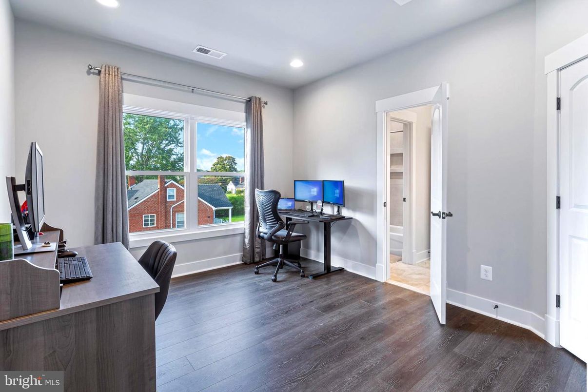 Home Office, Interior, Recessed Lighting, Wood Texture Flooring