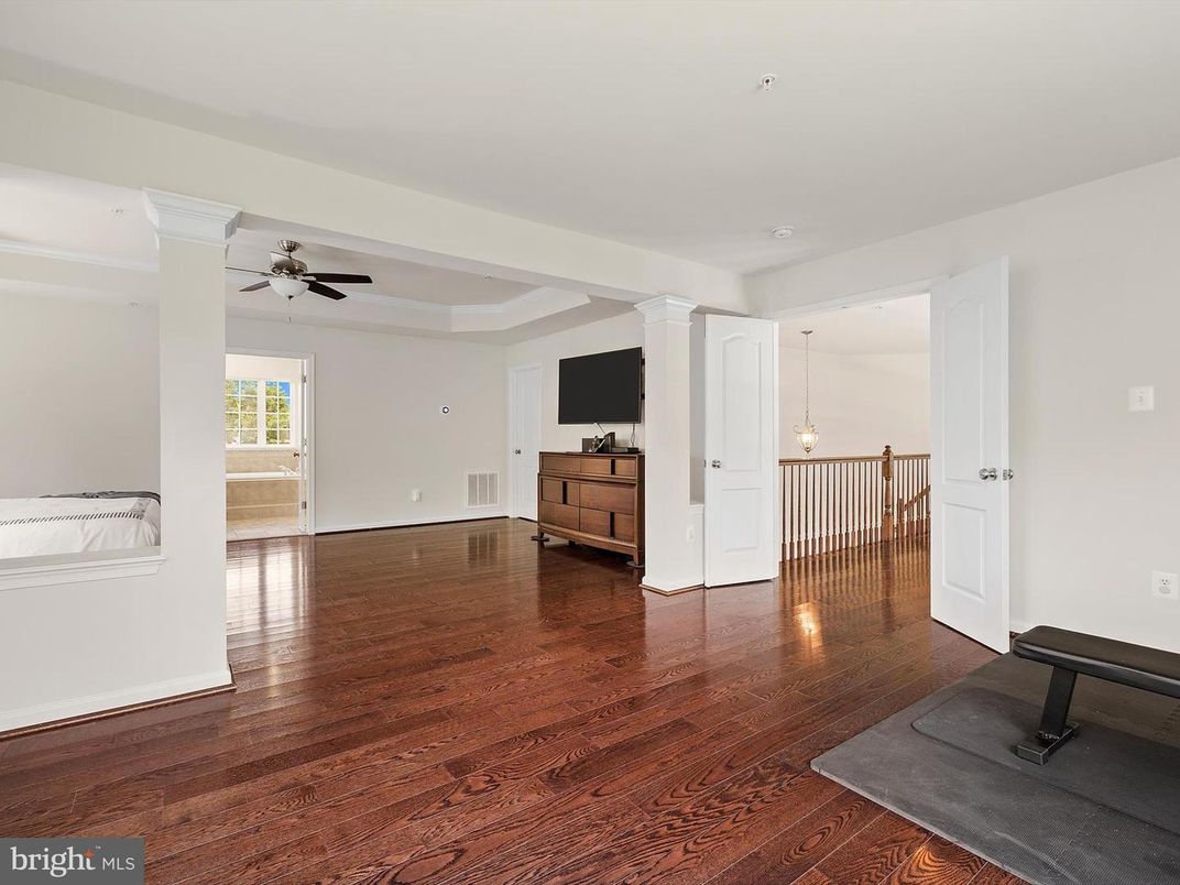 Empty room, Interior, Pendant Lights, Wood Texture Flooring