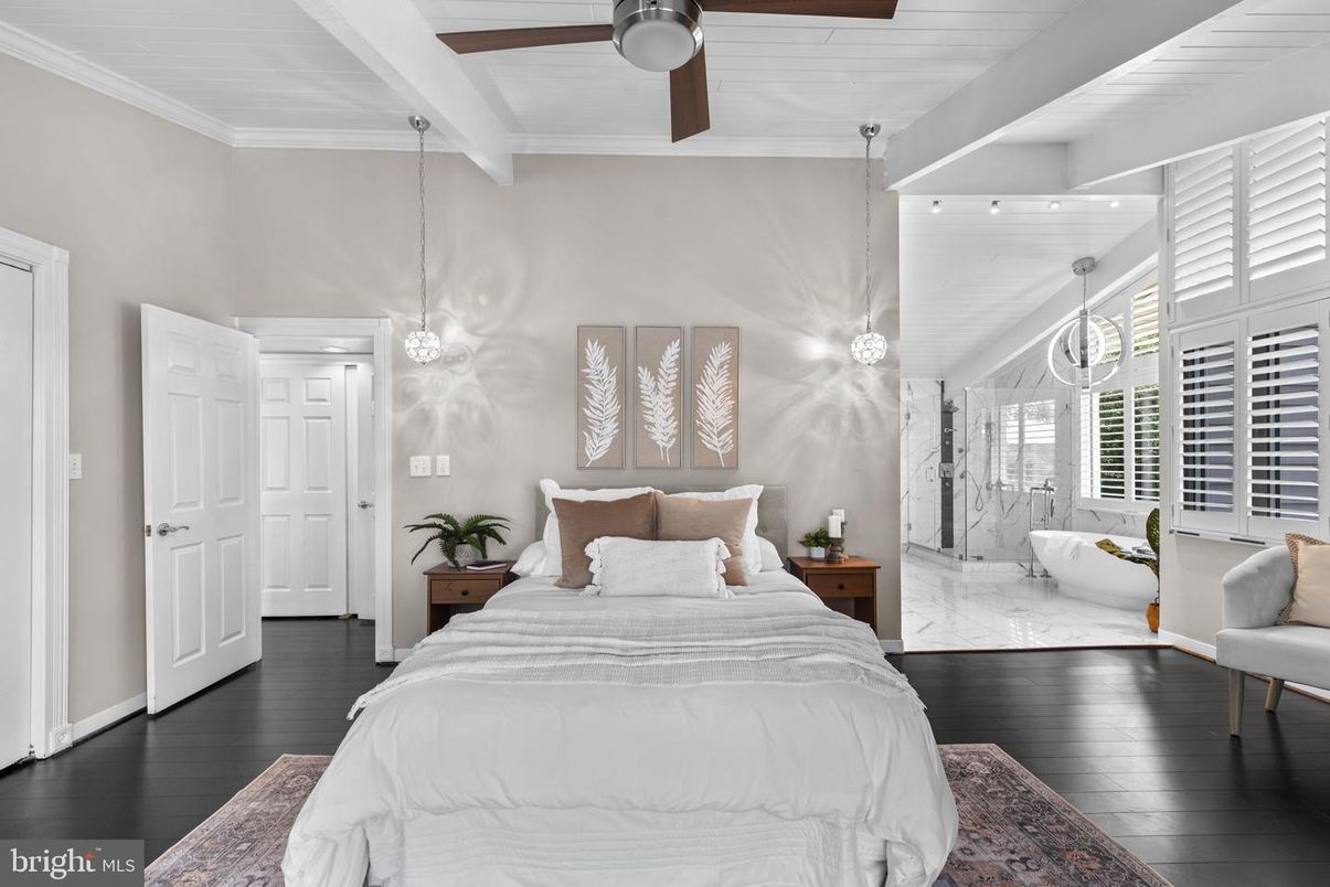 Bedroom, Interior, Pendant Lights, Wood Texture Flooring