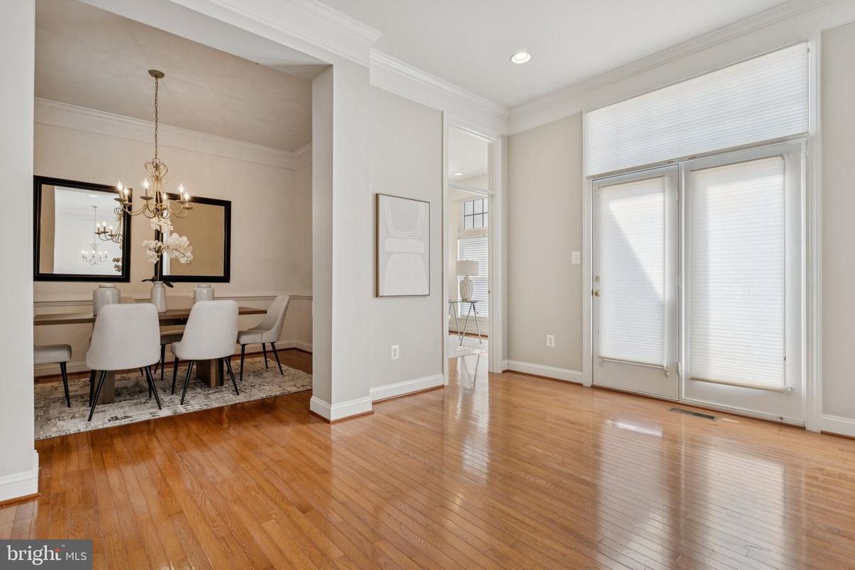 Chandelier, Dining room, Interior, Recessed Lighting, Wood Texture Flooring