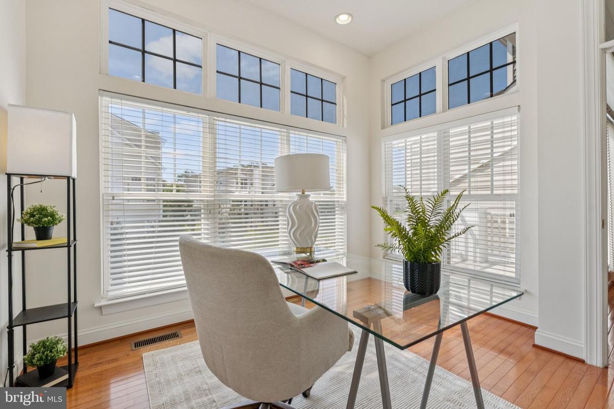 Home Office, Interior, Recessed Lighting, Wood Texture Flooring