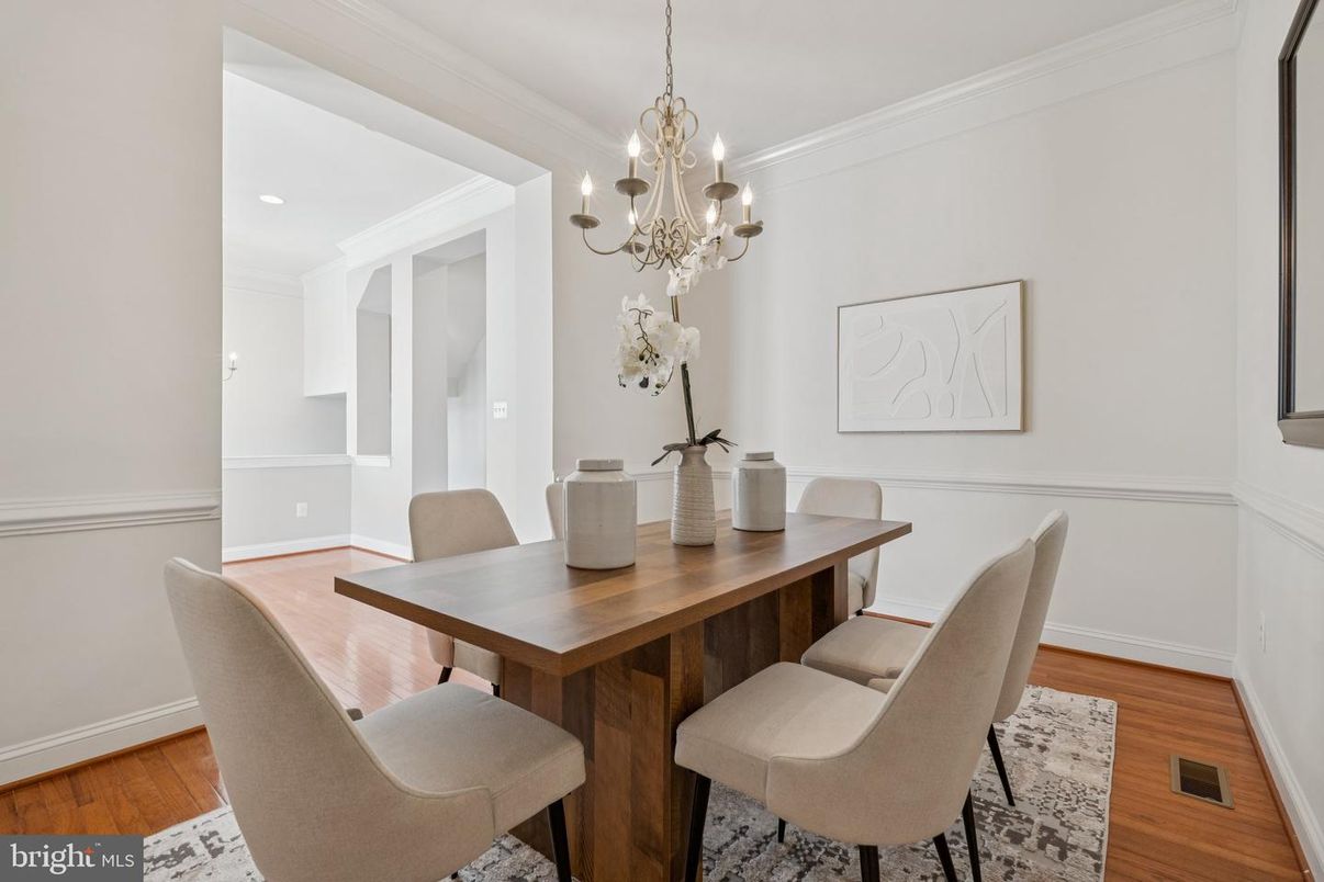 Chandelier, Dining room, Interior, Recessed Lighting, Wood Texture Flooring