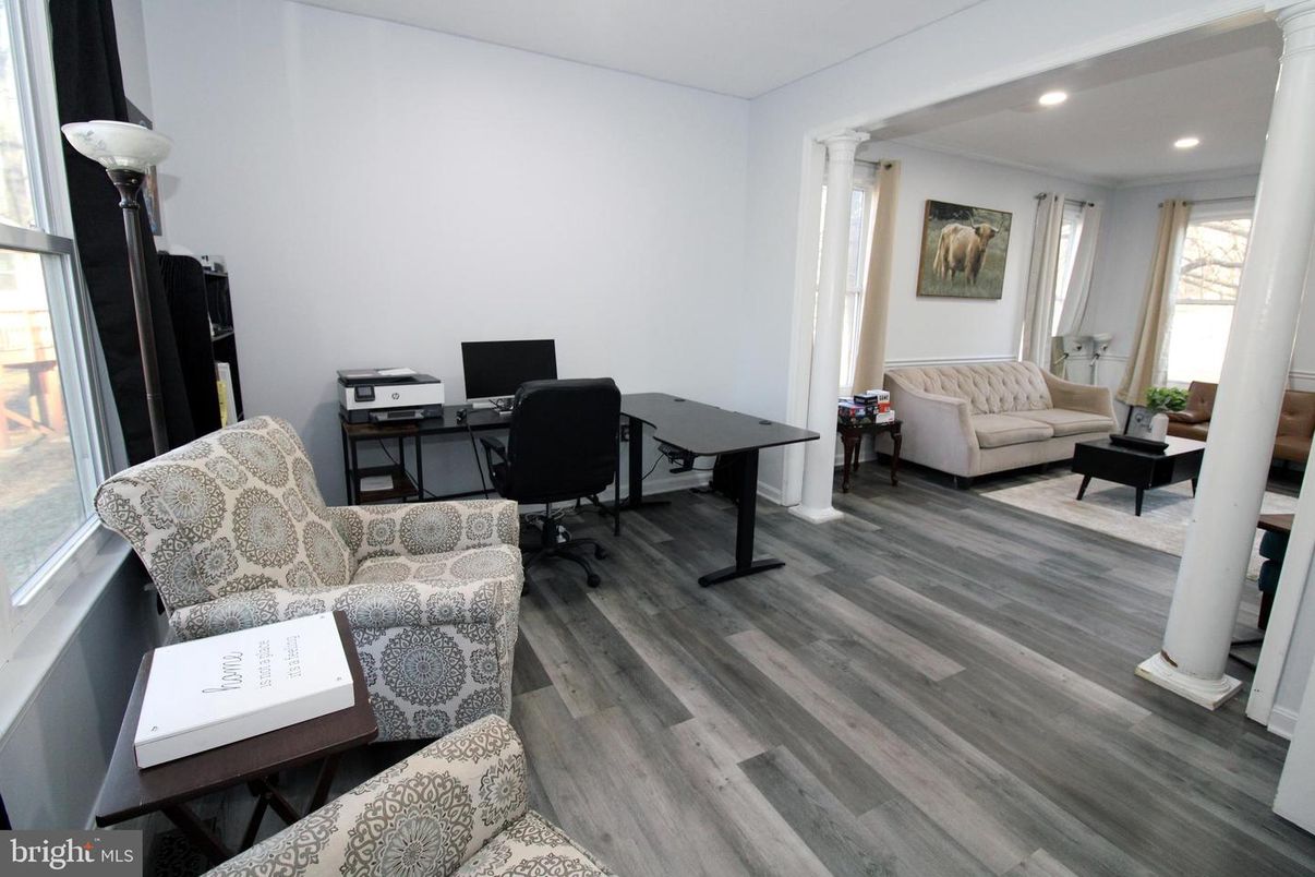 Home Office, Interior, Recessed Lighting, Wood Texture Flooring