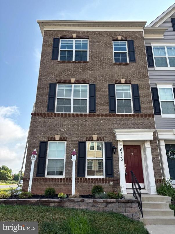 Exterior, Facade, Brick Facade, Rowhouse