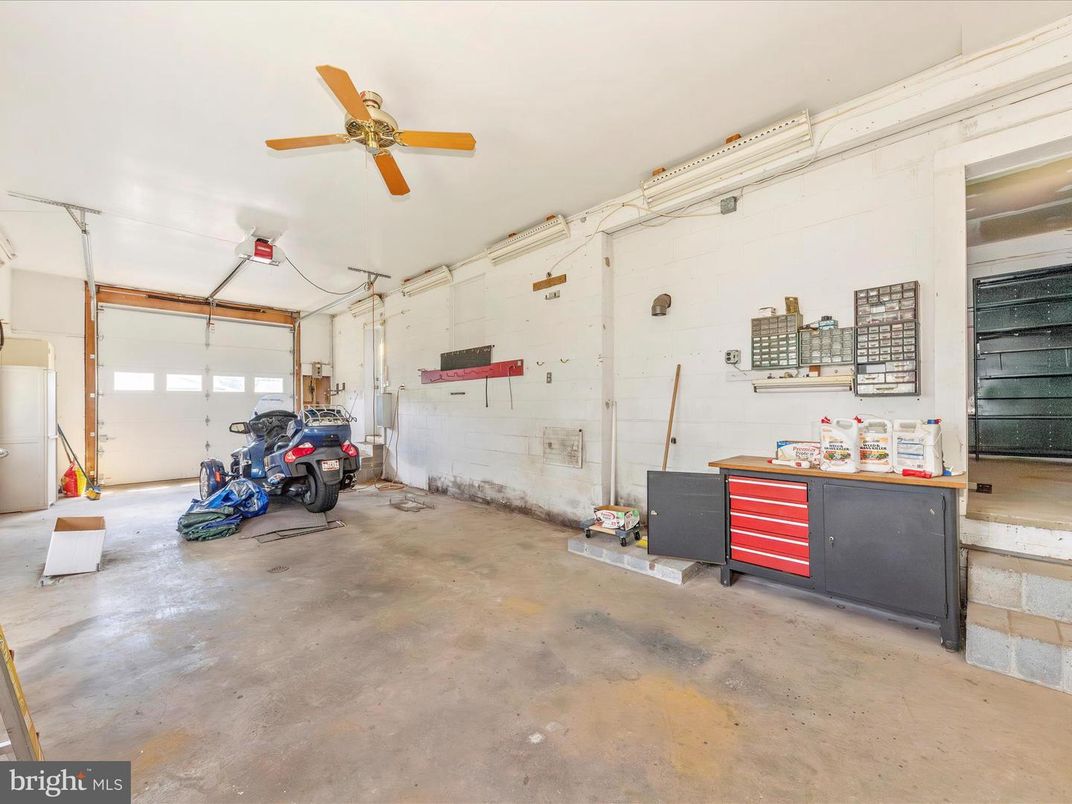 Garage, Interior