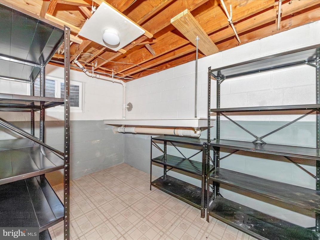 Garage, Interior, Wooden Beams, Wooden Ceilings
