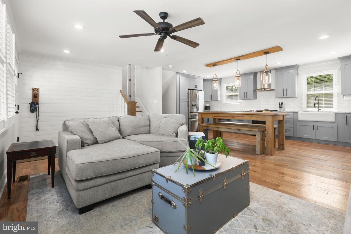 Interior, Kitchen, Living room, Pendant Lights, Recessed Lighting, Stainless Steel Appliances, Wood Texture Flooring