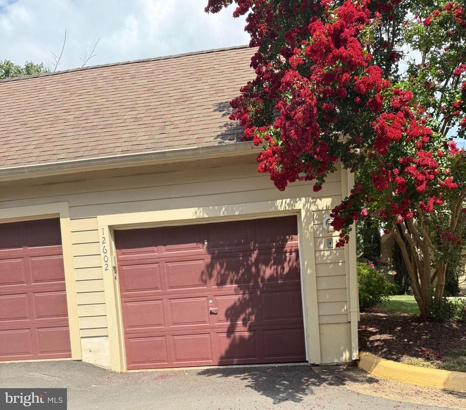 Detached Garage, Exterior