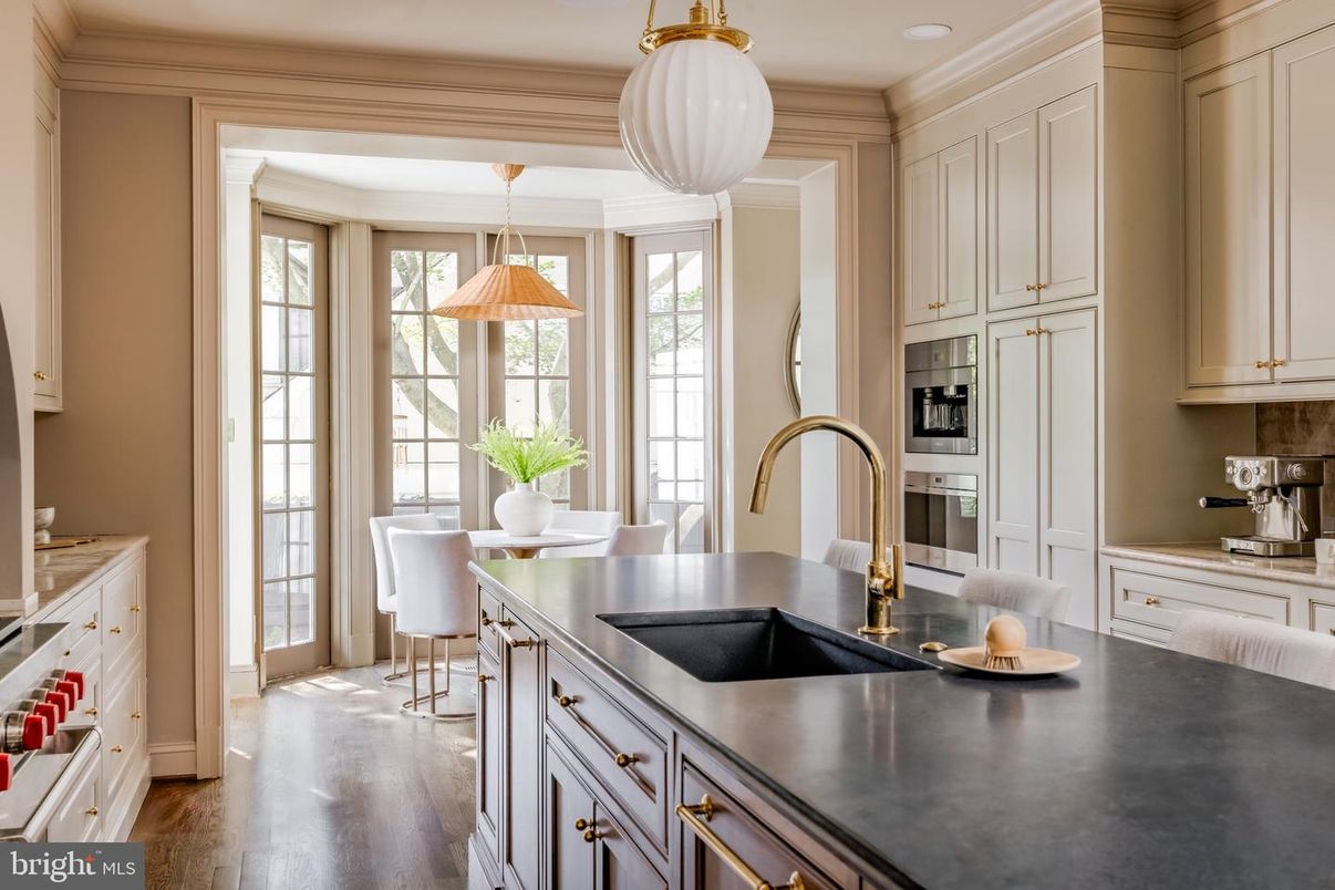 Dining room, Interior, Kitchen, Pendant Lights, Recessed Lighting, Wood Texture Flooring