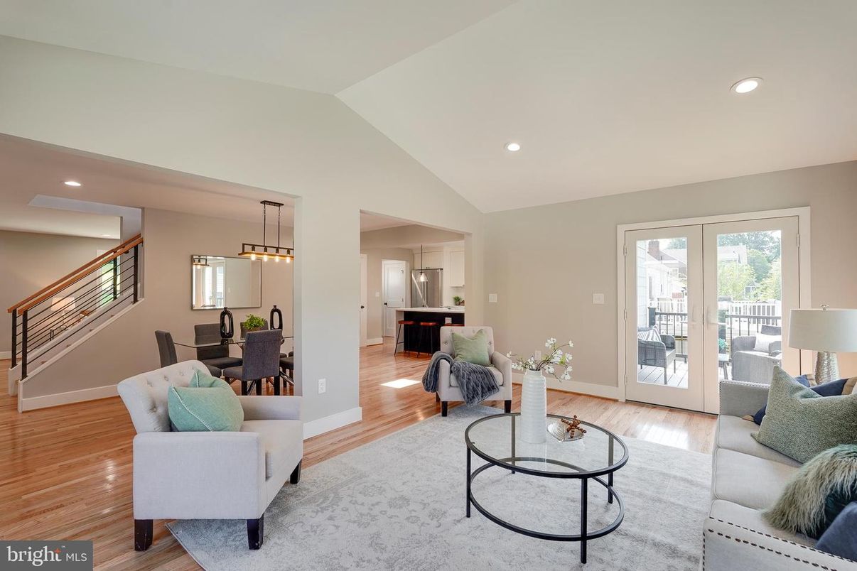 Dining room, Interior, Living room, Pendant Lights, Recessed Lighting, Wood Texture Flooring