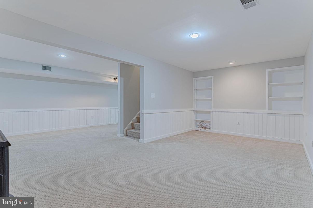 Empty room, Interior, Recessed Lighting