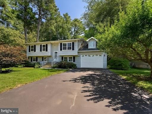 Attached, Exterior, Facade, Raised Ranch