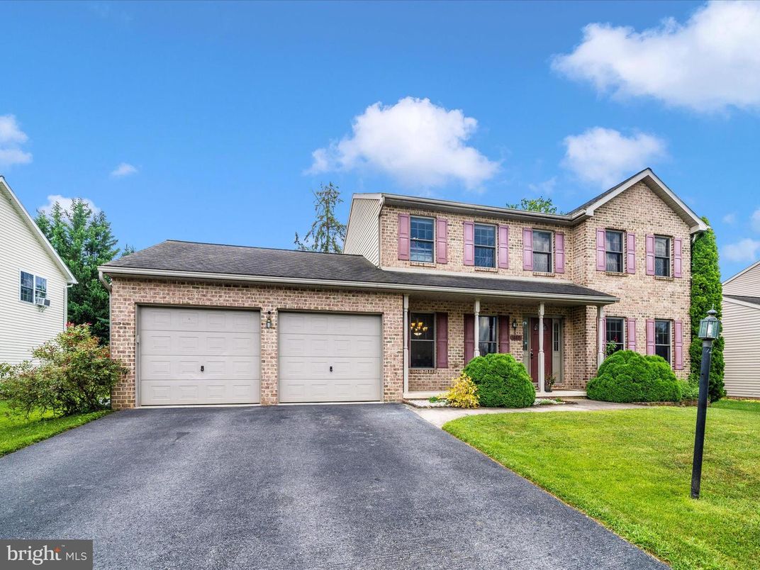 Attached, Exterior, Facade, Brick Facade, Brick Traditional