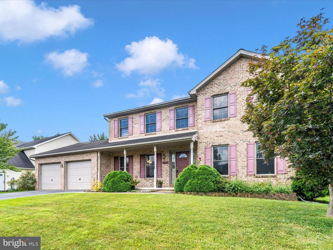 Attached, Exterior, Facade, Brick Facade, Brick Traditional