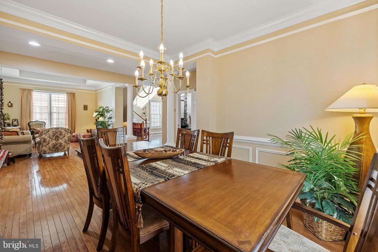 Chandelier, Dining room, Interior, Living room, Recessed Lighting, Wood Texture Flooring