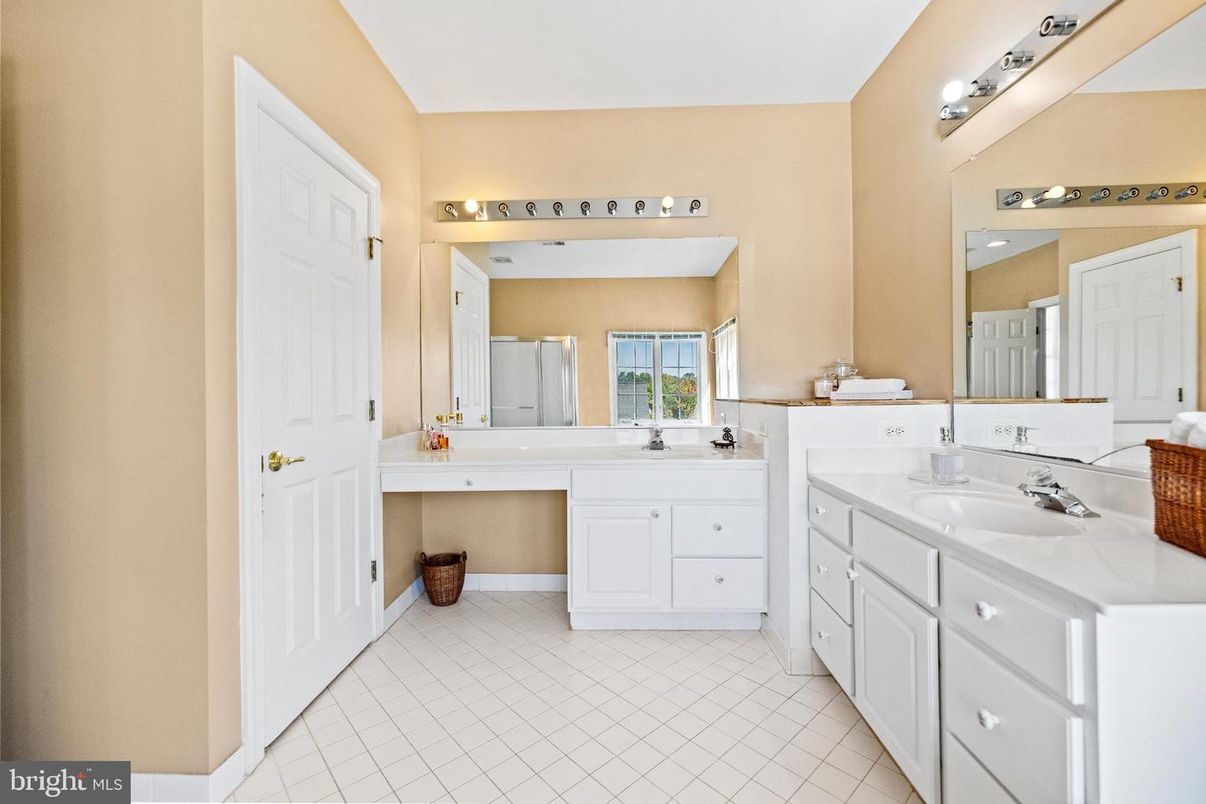 Bathroom, Dual Sink Vanities, Interior