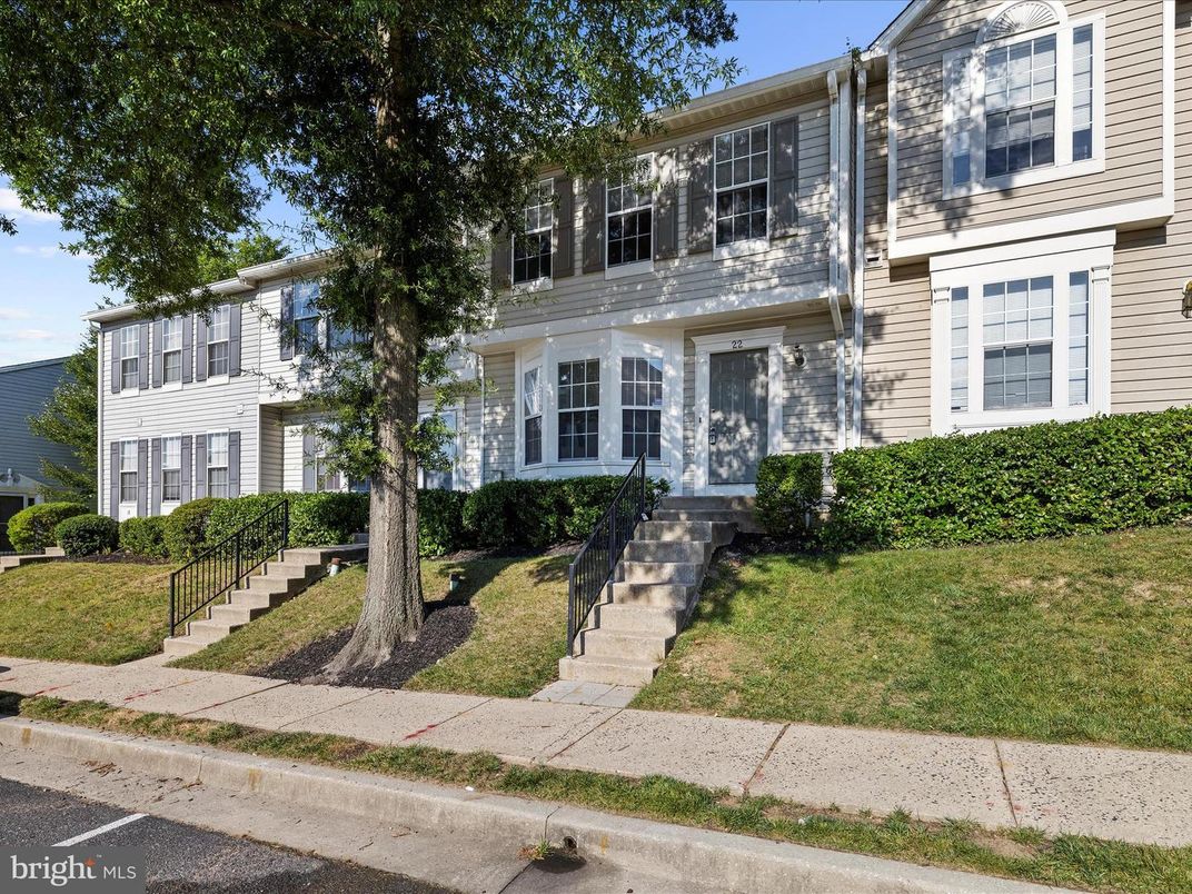 Exterior, Facade, Rowhouse
