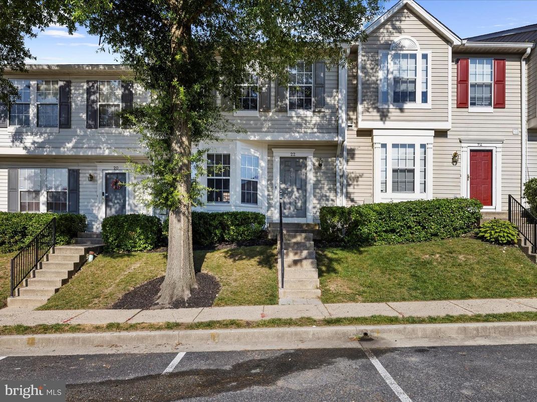 Exterior, Facade, Rowhouse