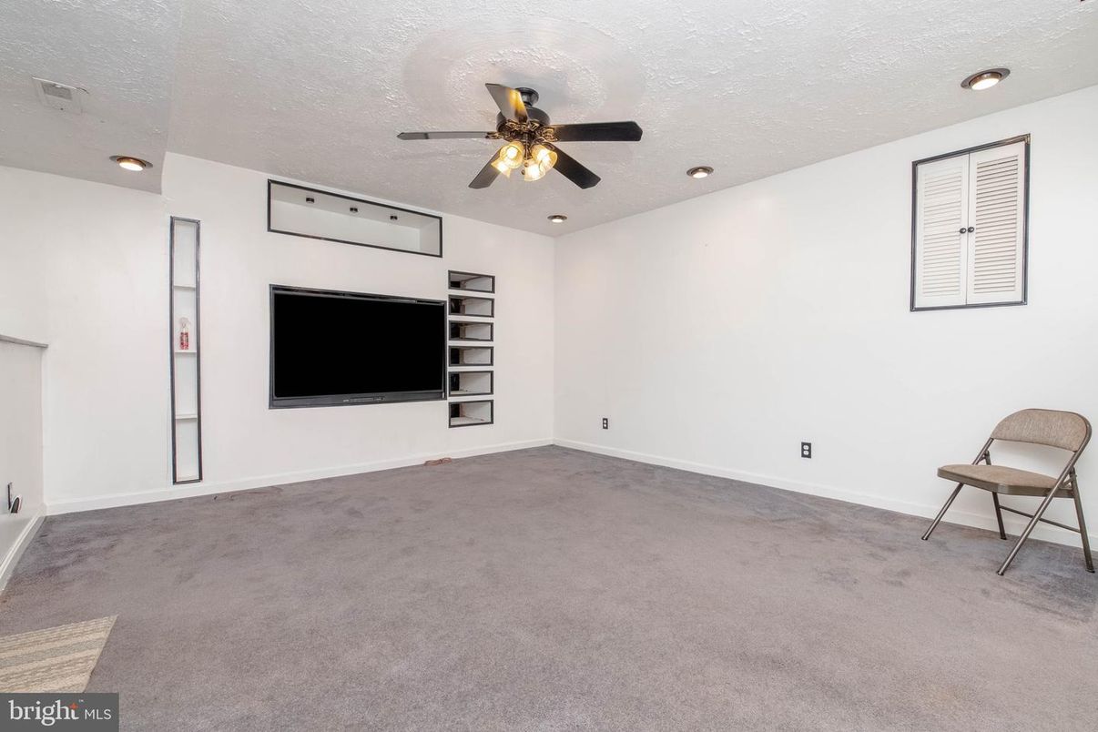 Empty room, Interior, Recessed Lighting