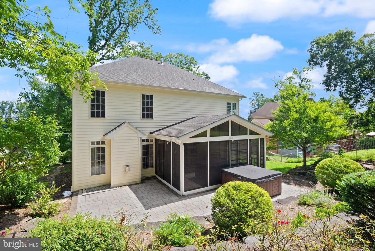 Backyard, Exterior, Hot Tub
