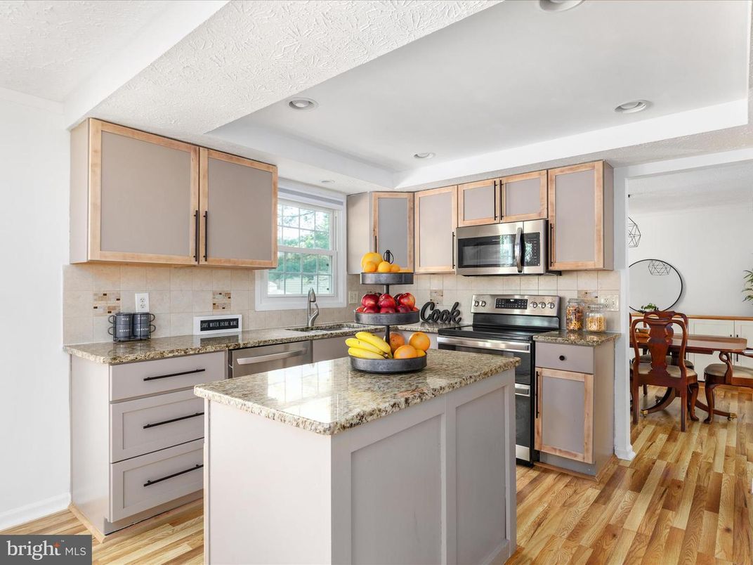 Dining room, Interior, Kitchen, Recessed Lighting, Stainless Steel Appliances, Wood Texture Flooring