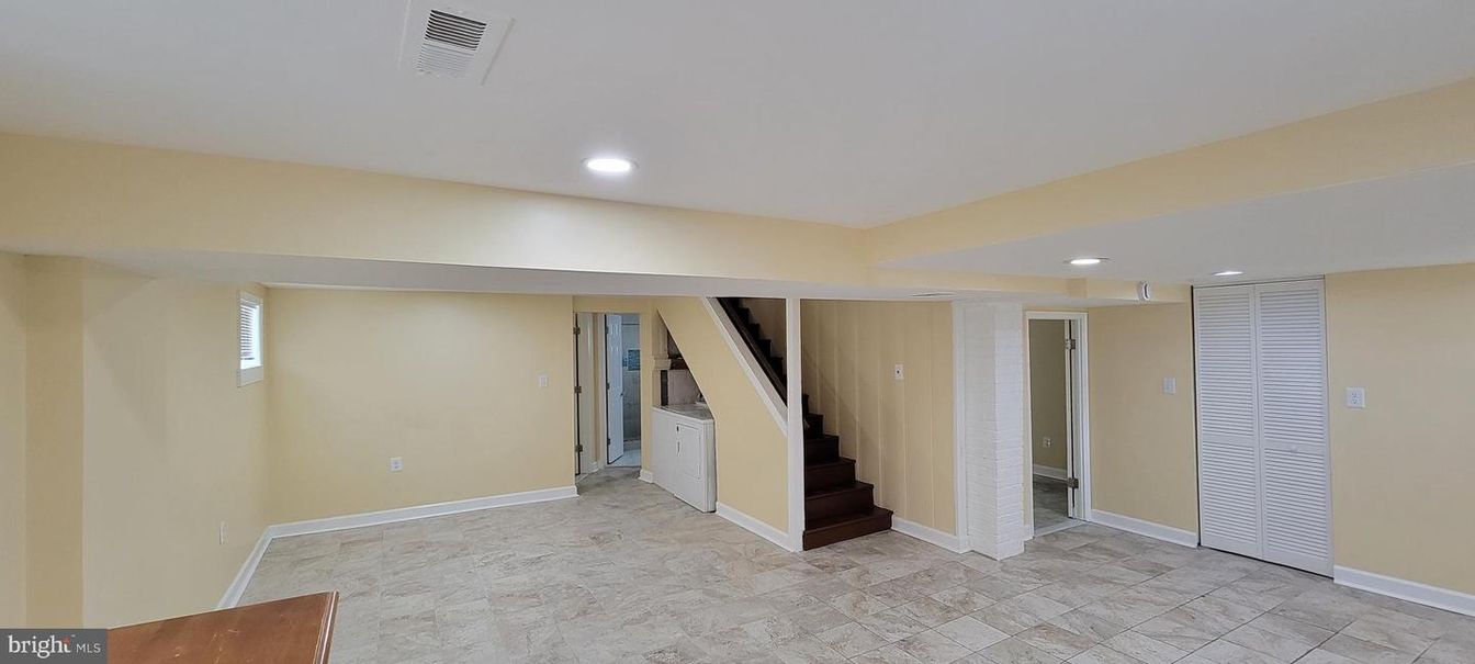 Empty room, Interior, Marble, Recessed Lighting