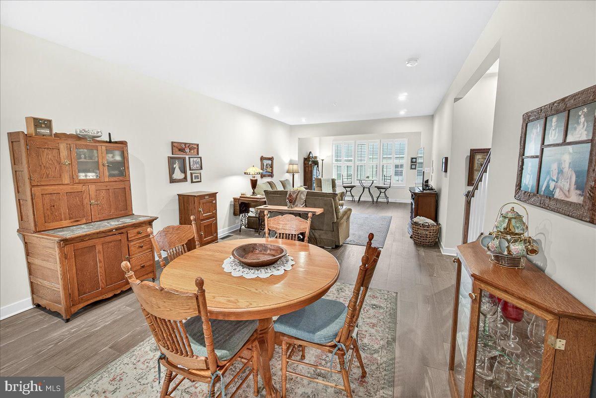 Dining room, Interior, Living room, Recessed Lighting, Wood Texture Flooring