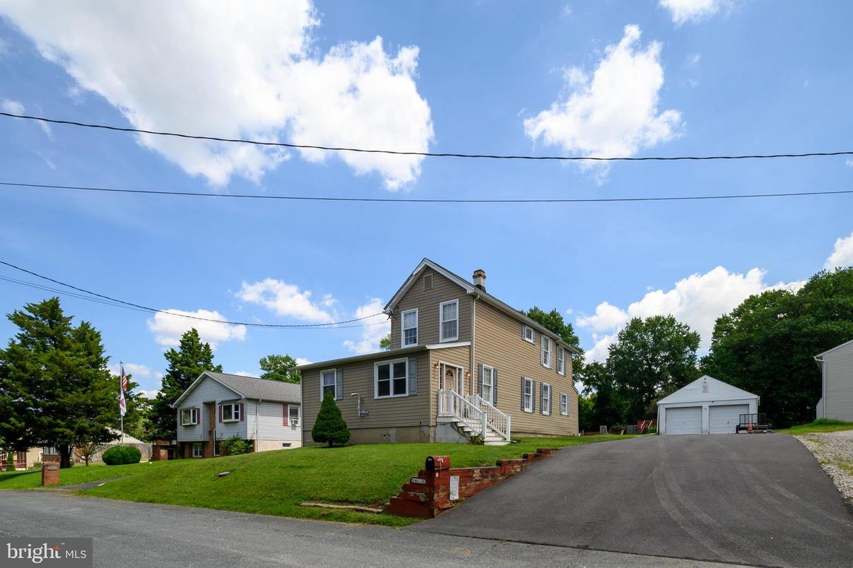 Detached Garage, Exterior