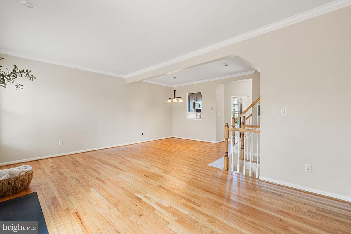 Empty room, Interior, Pendant Lights, Wood Texture Flooring