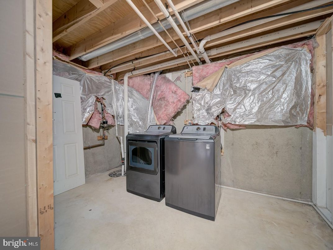 Interior, Washer, Wooden Beams, Wooden Ceilings