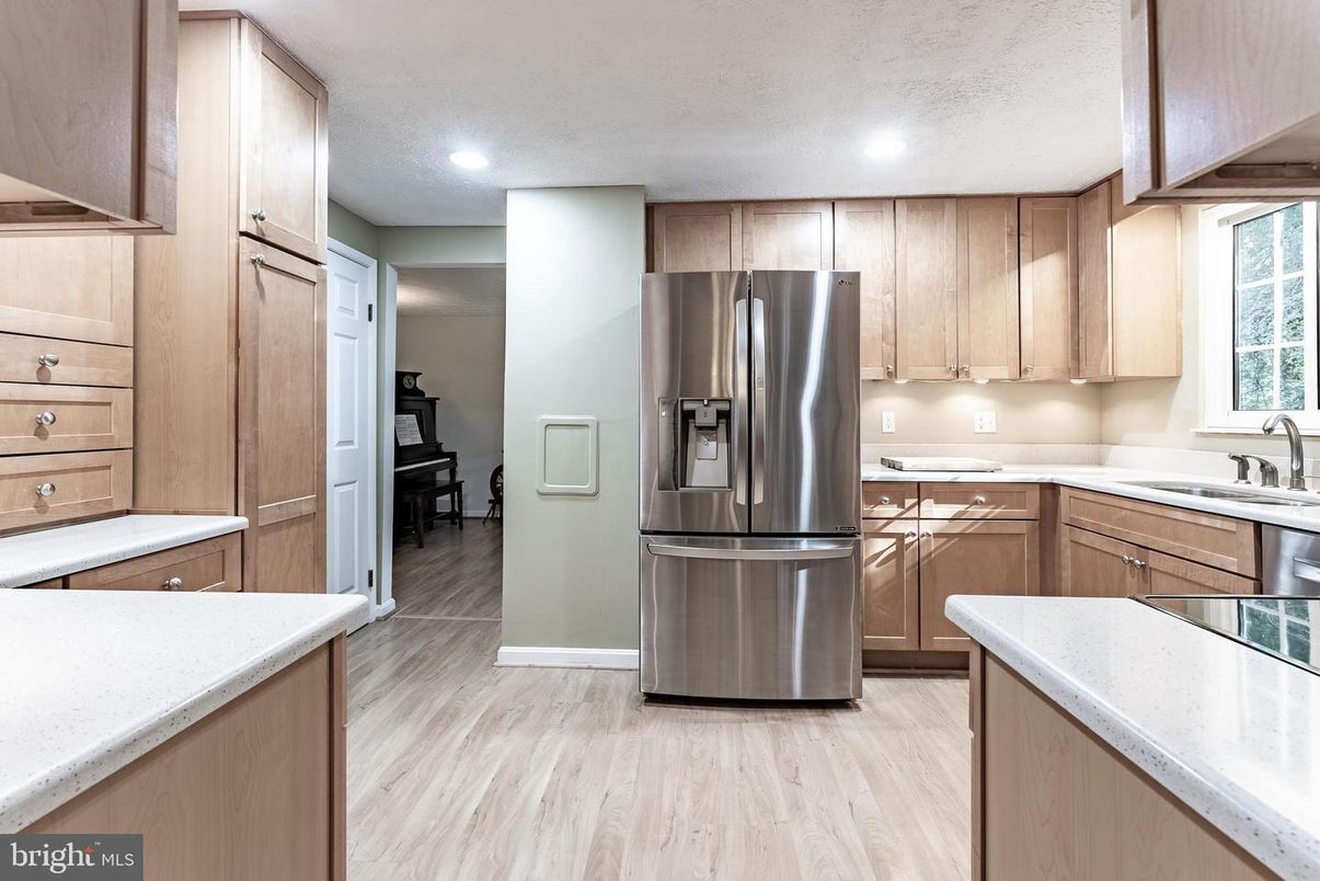 Interior, Kitchen, Piano, Recessed Lighting, Stainless Steel Appliances, Wood Texture Flooring