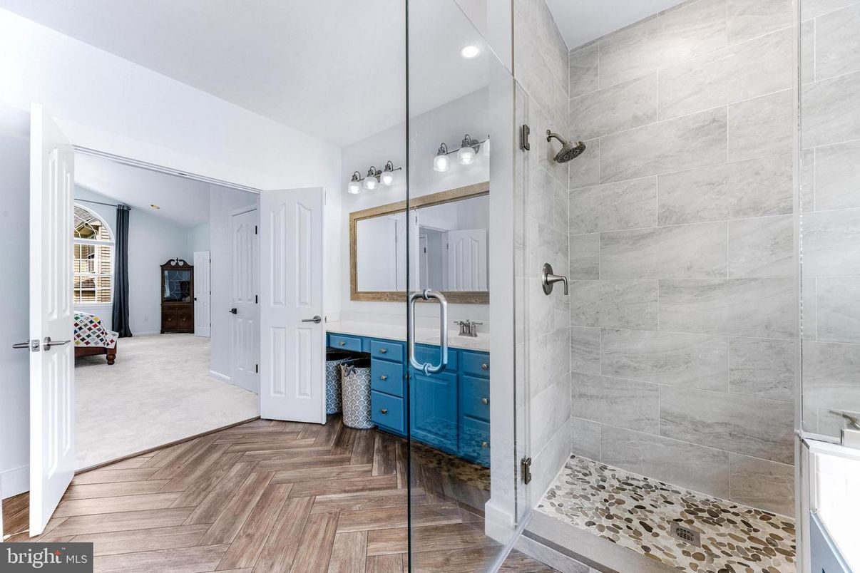 Bathroom, Interior, Recessed Lighting, Wood Texture Flooring