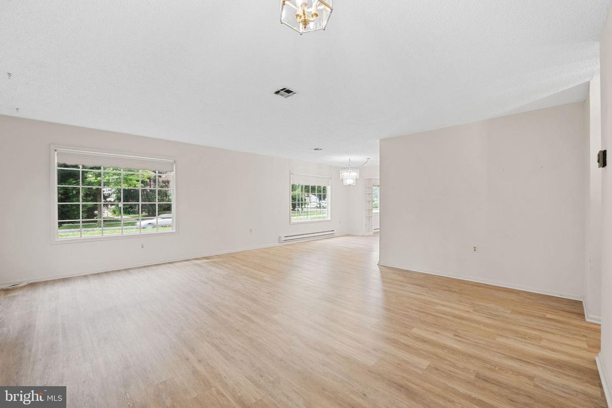 Chandelier, Empty room, Interior, Pendant Lights, Wood Texture Flooring