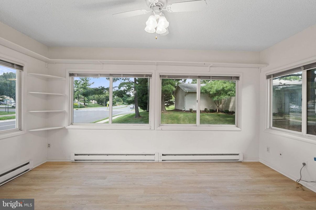Empty room, Interior, Sun Room, Wood Texture Flooring