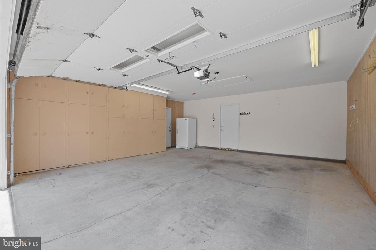Garage, Interior