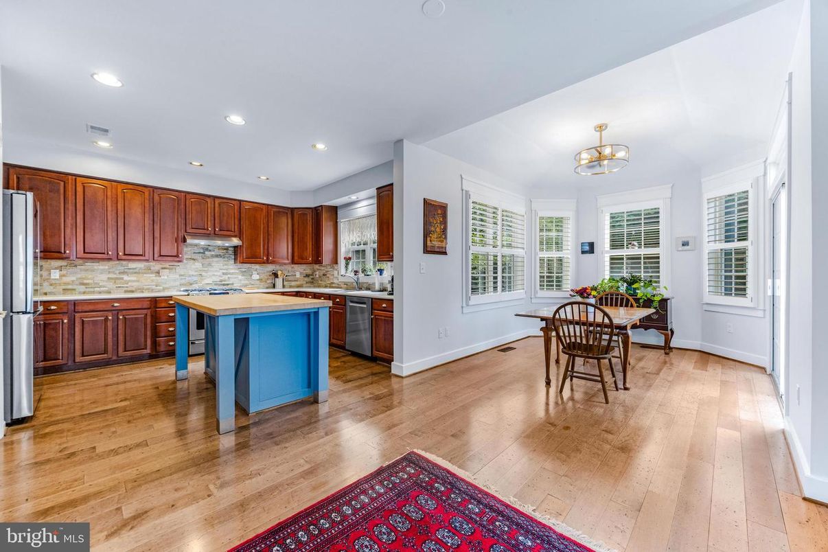 Dining room, Interior, Kitchen, Recessed Lighting, Wood Texture Flooring