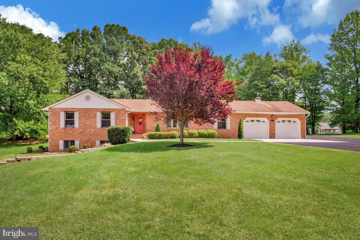 Attached, Exterior, Facade, Brick Facade, Ranch