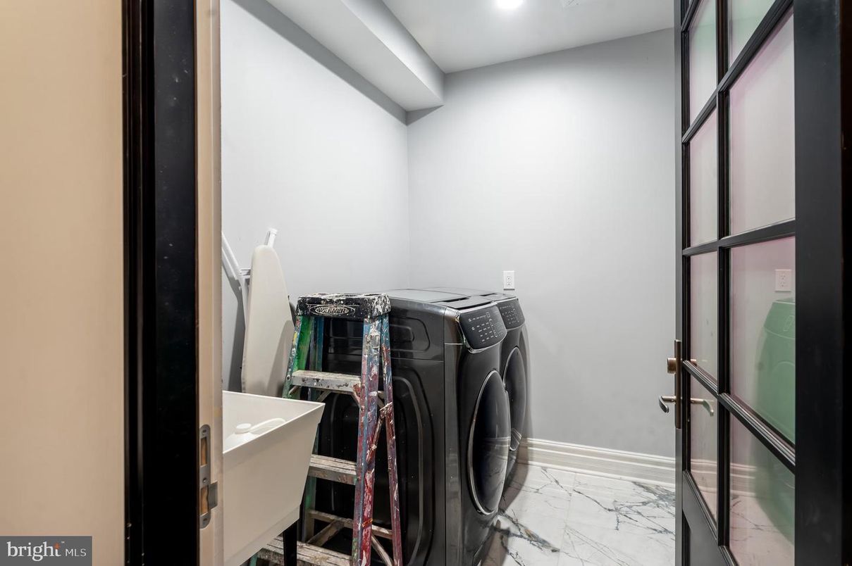 Interior, Marble, Recessed Lighting, Washer