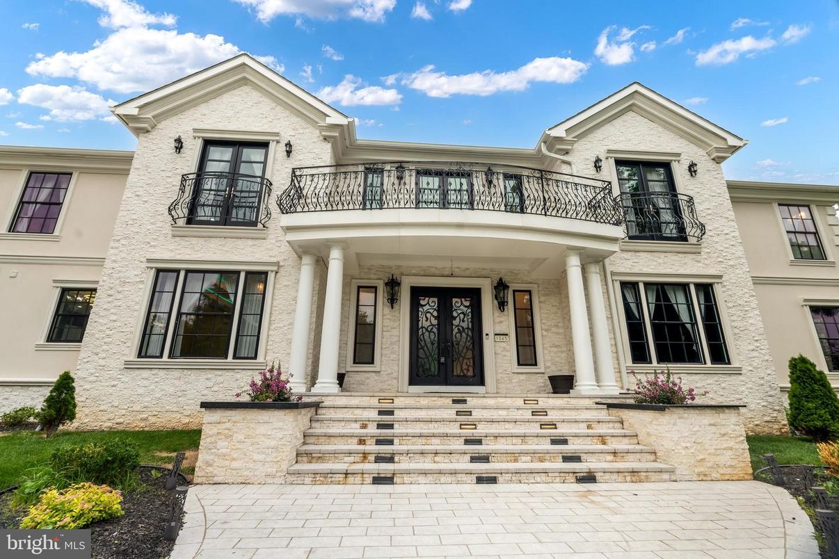 Exterior, Facade, Mediterranean