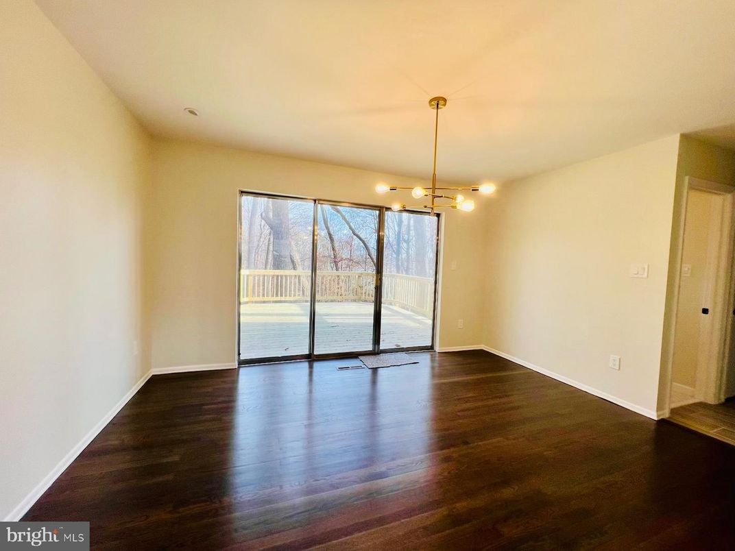 Empty room, Interior, Pendant Lights, Wood Texture Flooring