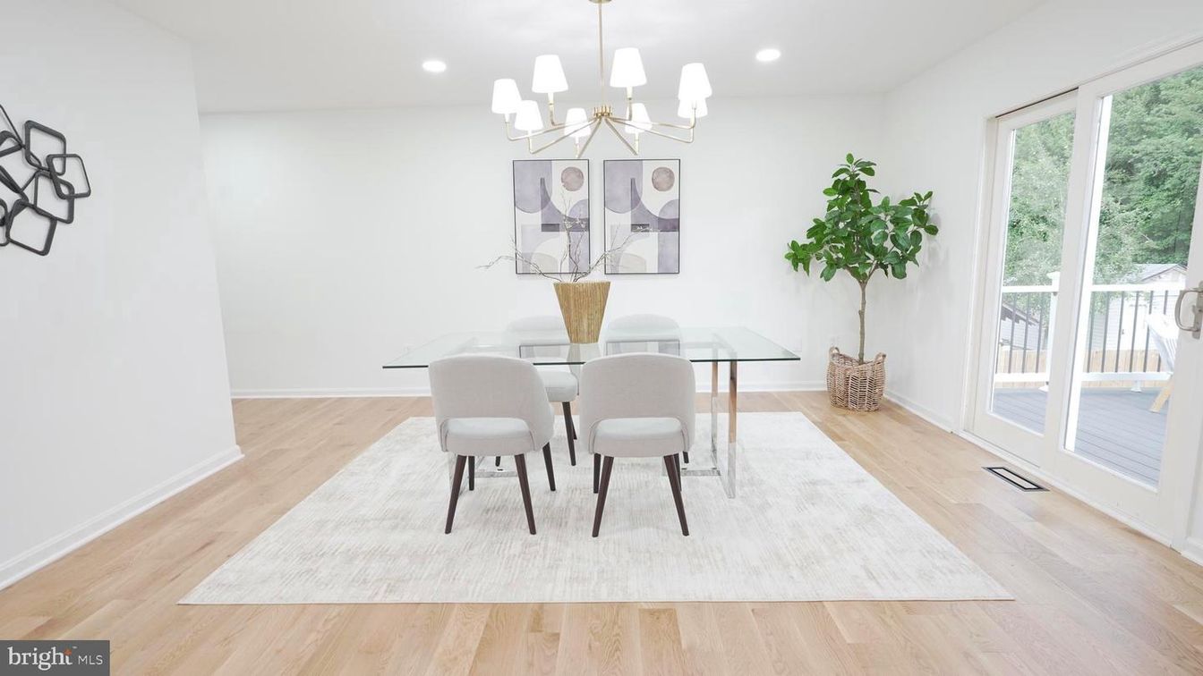Chandelier, Dining room, Interior, Recessed Lighting, Wood Texture Flooring