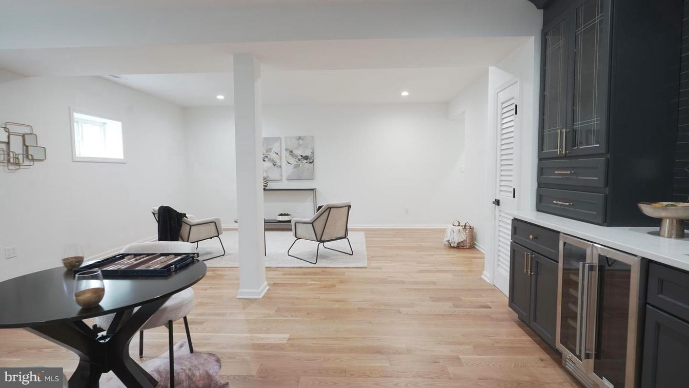 Interior, Piano, Recessed Lighting, Wood Texture Flooring