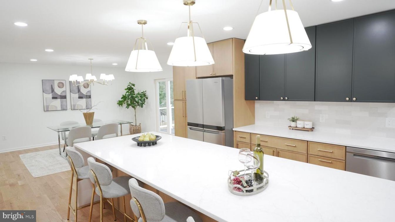 Dining room, Interior, Kitchen, Pendant Lights, Recessed Lighting, Stainless Steel Appliances, Wood Texture Flooring