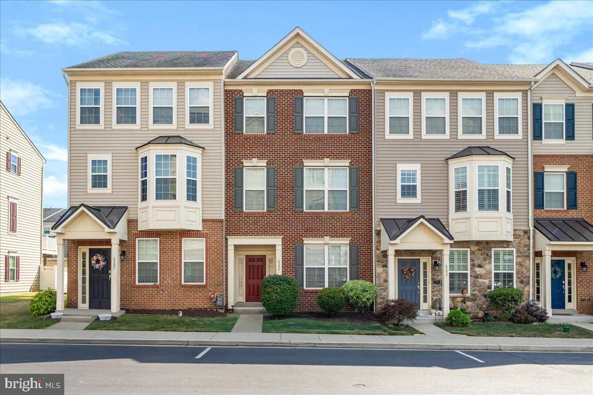 Exterior, Facade, Brick Facade, Georgian