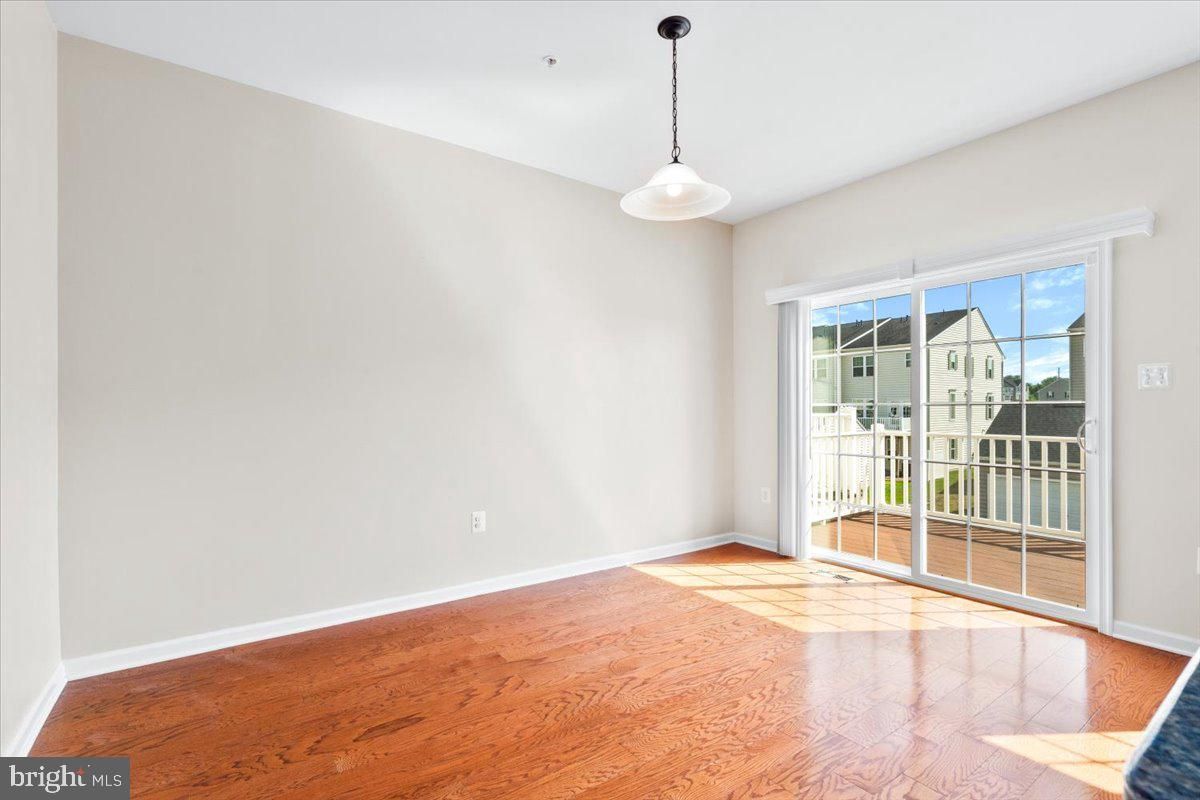 Empty room, Interior, Pendant Lights, Wood Texture Flooring