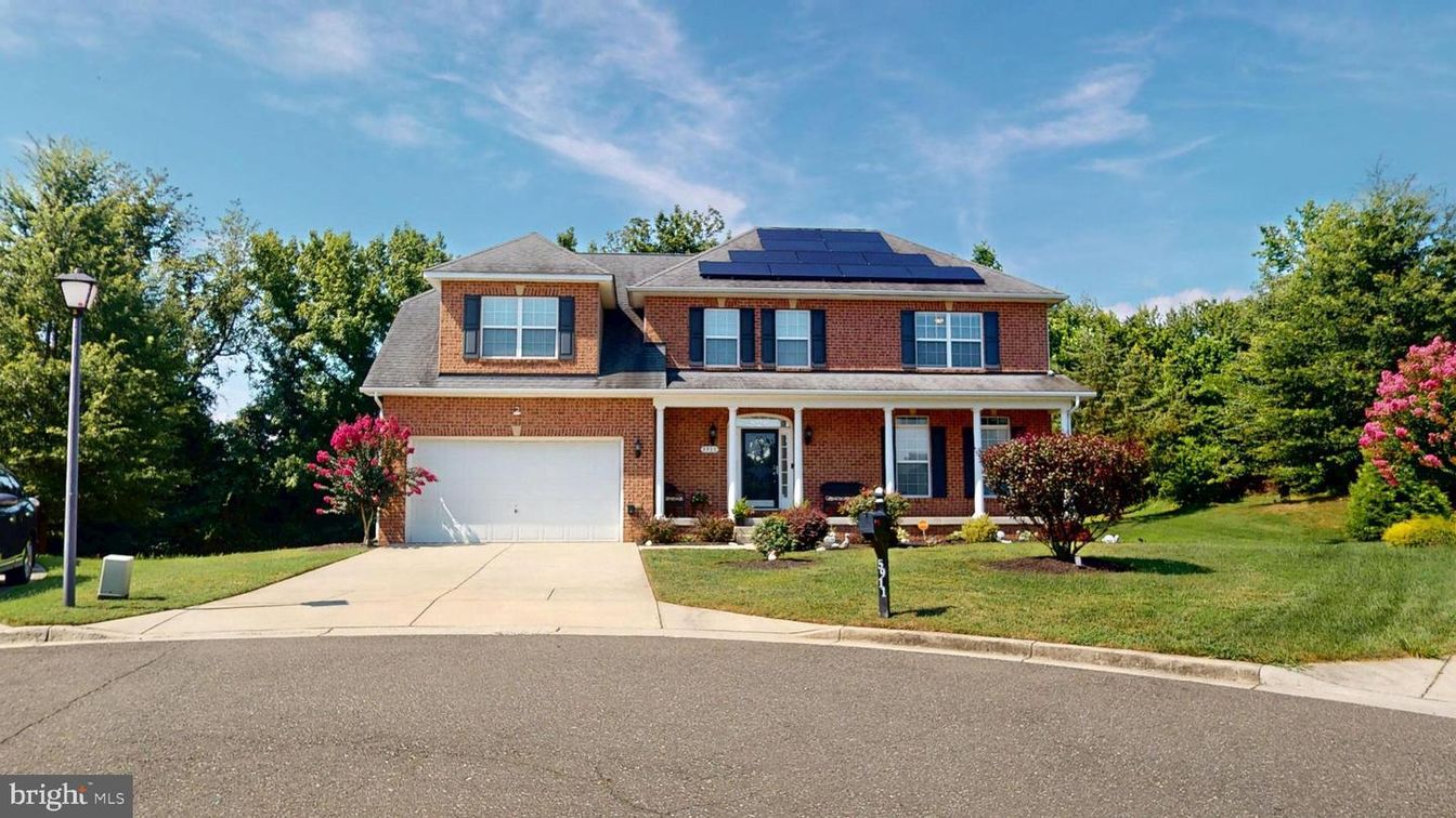 Attached, Exterior, Facade, Brick Facade, Solar Panels, Georgian