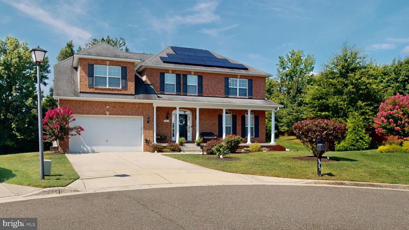 Attached, Exterior, Facade, Brick Facade, Solar Panels, Georgian