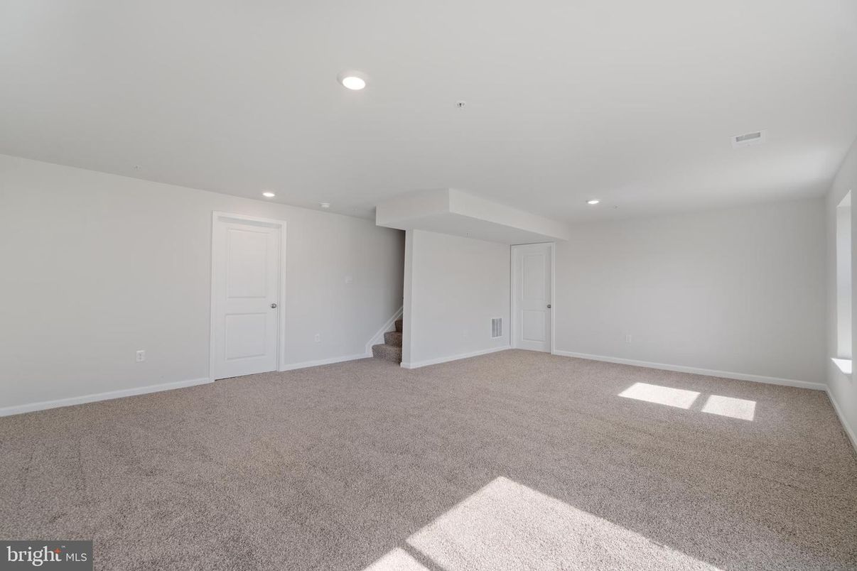 Empty room, Interior, Recessed Lighting